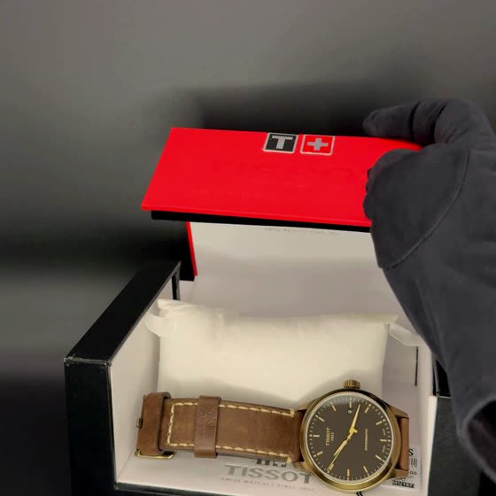 Un reloj tal como llega, dentro de su caja