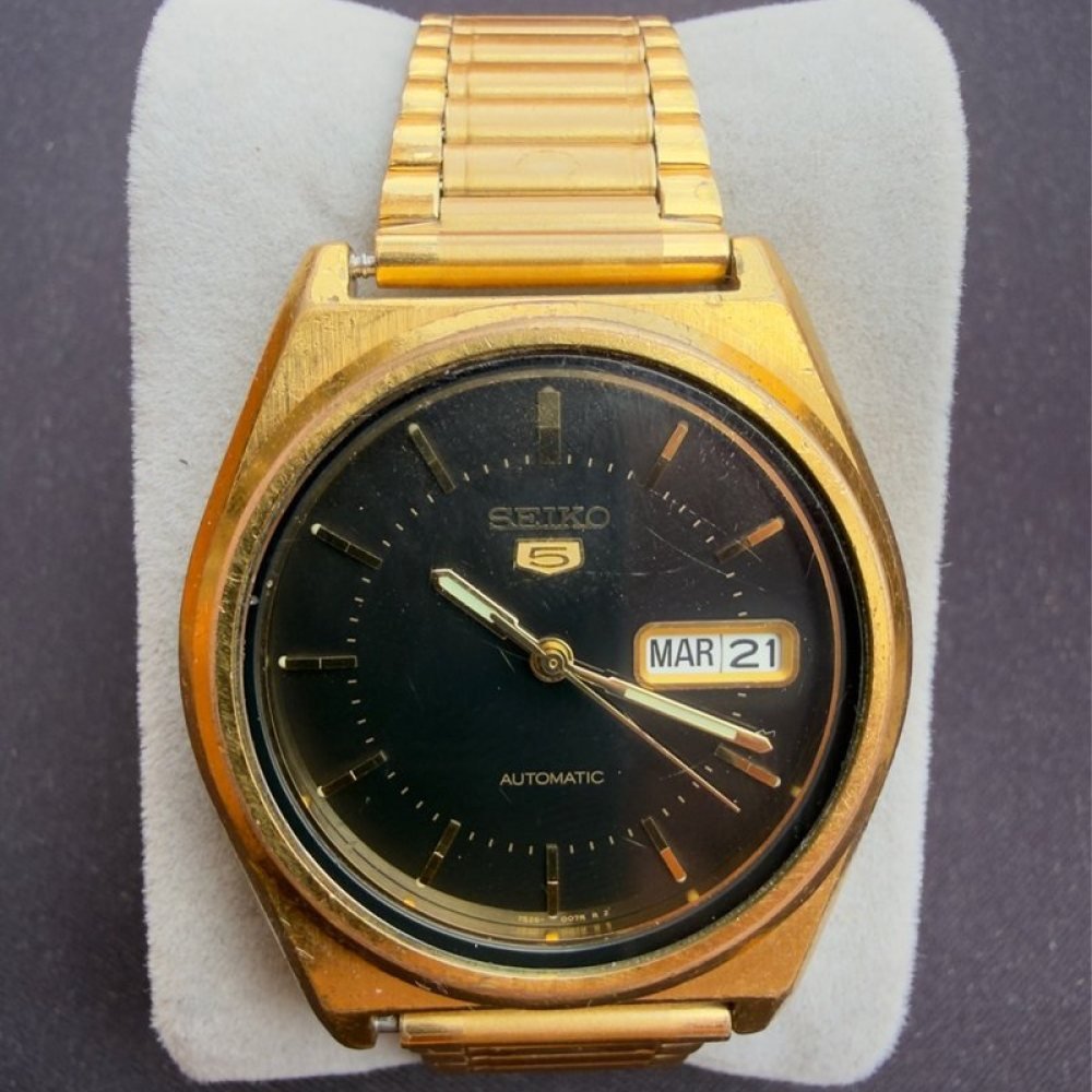 Seiko 5 automático vintage negro y dorado 7S26-057