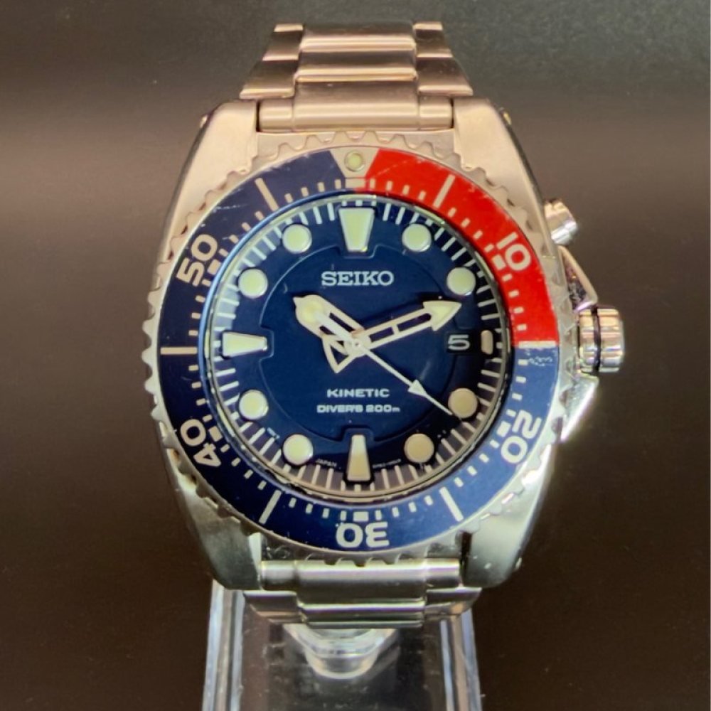 Seiko SKA369 Kinetic Pepsi 200m acumulador nuevo